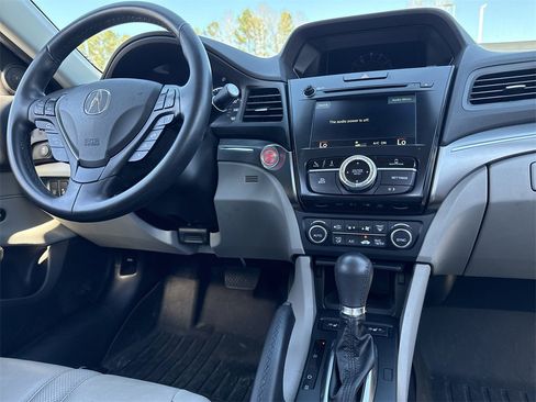 Used 2019 Acura ILX w/ Technology Package image 3