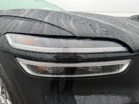 Used 2025 Genesis GV70 2.5T AWD/4WD image 10