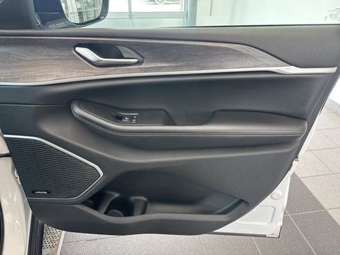 Used 2024 Jeep Grand Cherokee Limited 4xe image 15