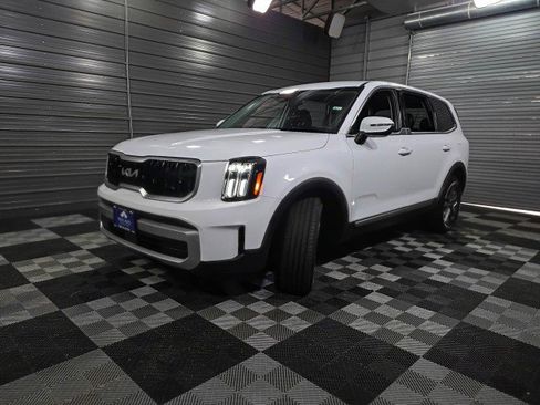 Used 2023 Kia Telluride LX image 40