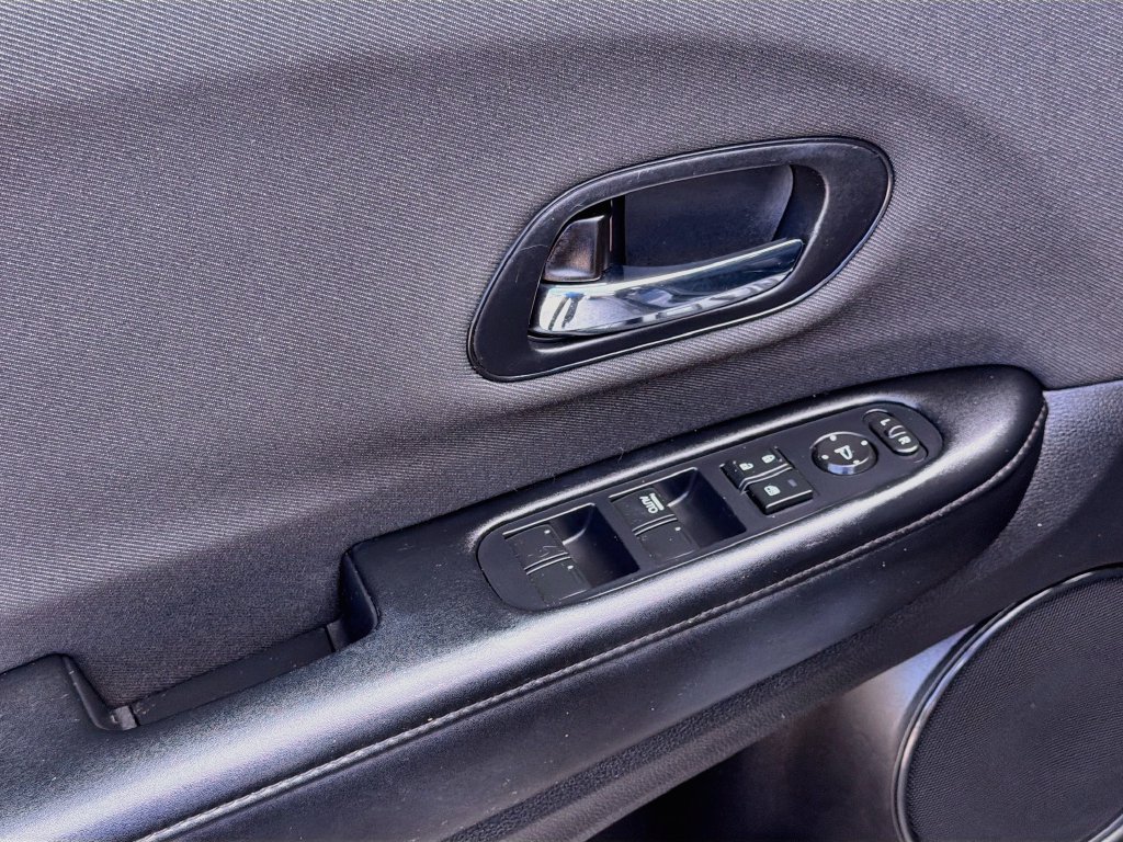 Used 2022 Honda HR-V LX image 16