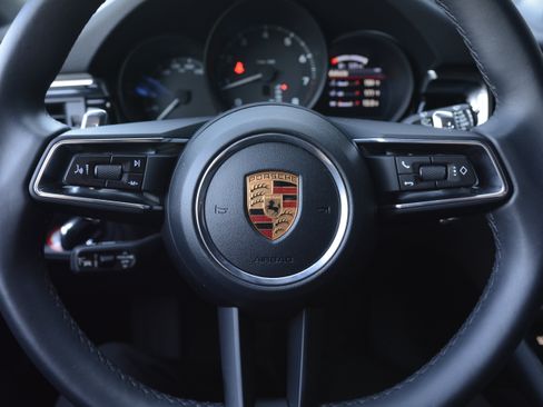 Certified 2026 Porsche Macan AWD/4WD image 16