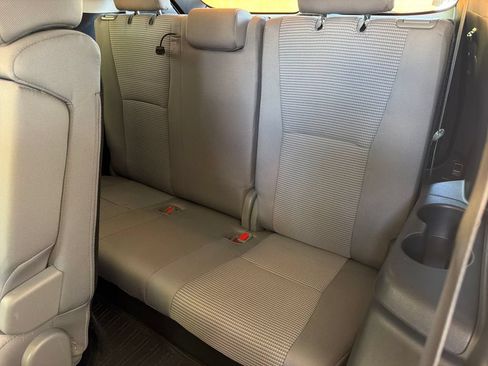 Used 2023 Toyota Highlander L FWD image 33