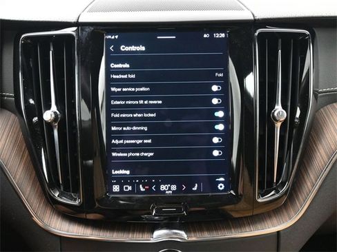 Used 2022 Volvo XC60 B6 Inscription w/ Advanced Package image 17