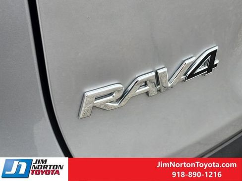 Used 2025 Toyota RAV4 XLE FWD image 12