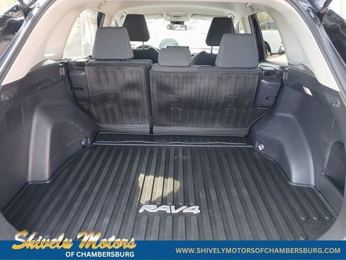 Used 2022 Toyota RAV4 LE image 9