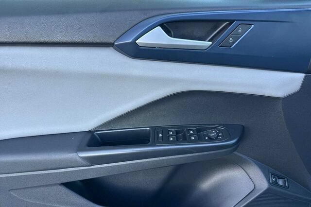 Certified 2022 Volkswagen Taos SE AWD/4WD image 11