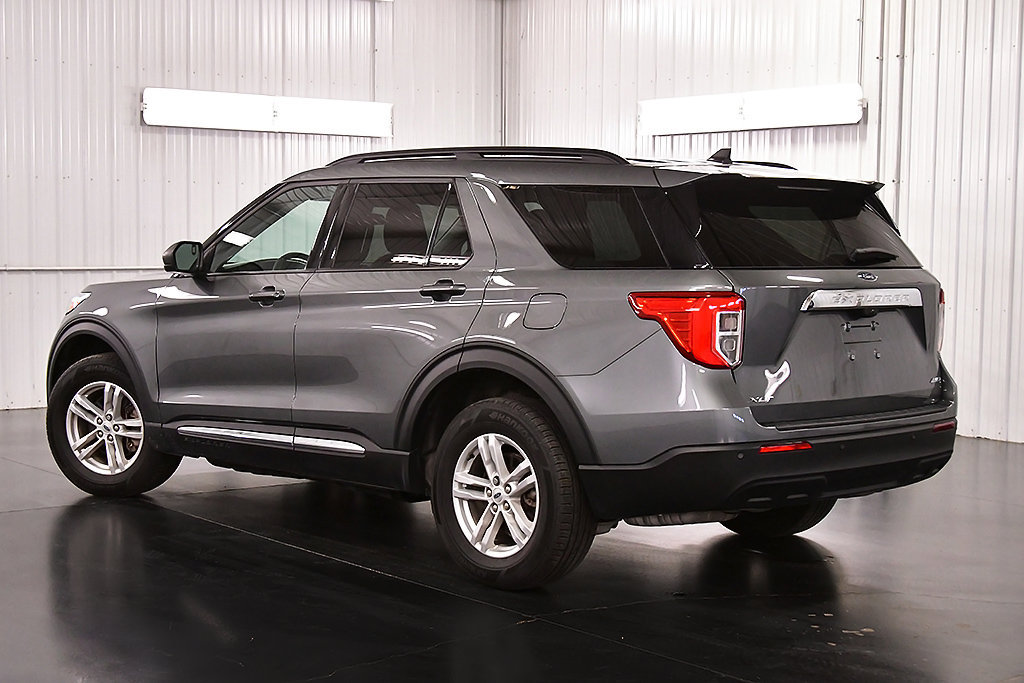 Used 2024 Ford Explorer XLT AWD/4WD image 5