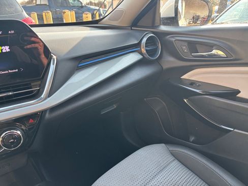 Used 2025 Chevrolet Trax LT w/ LT Convenience Package image 34
