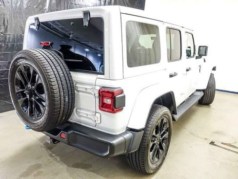 Used 2023 Jeep Wrangler Unlimited Sahara w/ Cold Weather Group AWD/4WD image 7