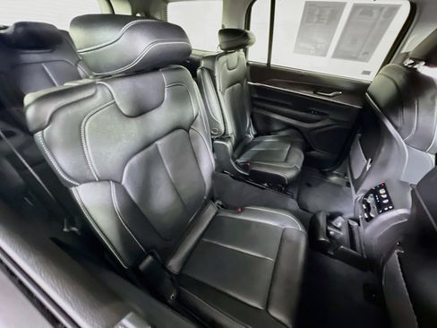 Used 2023 Jeep Grand Cherokee L Limited w/ Luxury Tech Group II AWD/4WD image 27