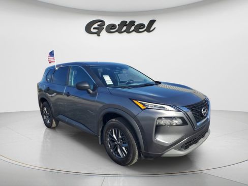 Used 2023 Nissan Rogue S image 2