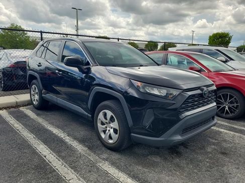 Used 2022 Toyota RAV4 LE FWD image 3