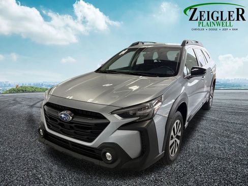 Used 2023 Subaru Outback Premium image 11