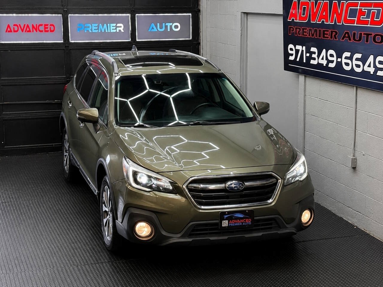 Used 2018 Subaru Outback 3.6R Touring w/ Protection Package #1 AWD/4WD image 2