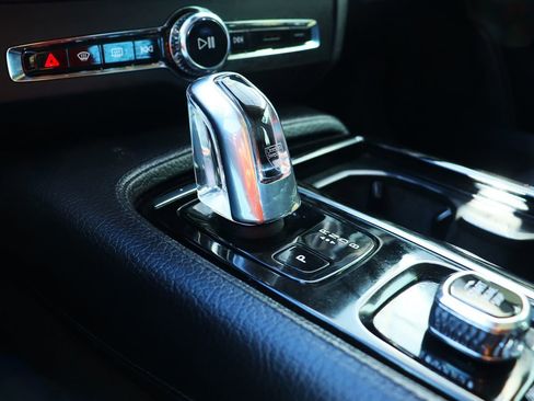 Used 2018 Volvo S90 T8 Momentum w/ Convenience Package image 57