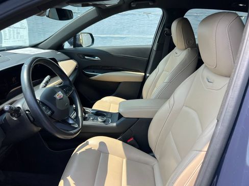 Used 2025 Cadillac XT4 Premium Luxury FWD image 9