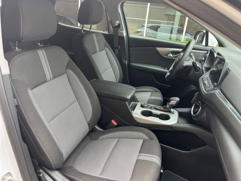 Used 2025 Chevrolet Blazer LT image 37