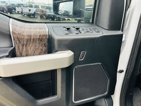 Used 2019 Ford F250 Lariat w/ Chrome Package AWD/4WD image 15