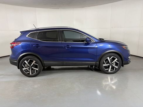 Used 2022 Nissan Rogue Sport SL w/ Premium Package FWD image 9