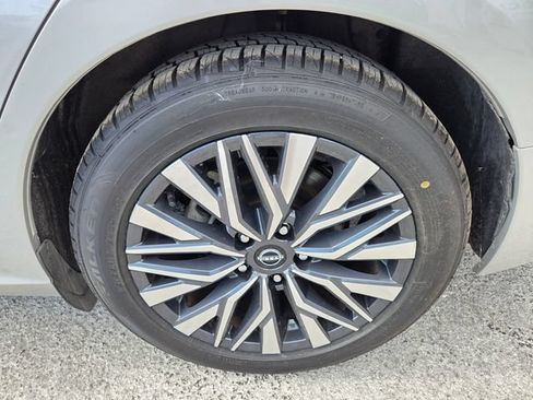Used 2024 Nissan Altima 2.5 SV FWD image 19