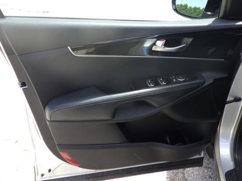 Used 2020 Kia Sorento AWD V6 image 9