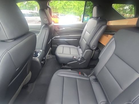 New 2026 Chevrolet Traverse LT w/ Driver Confidence Package AWD/4WD image 14
