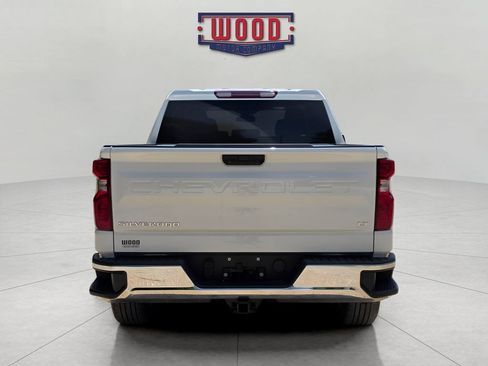 Used 2022 Chevrolet Silverado 1500 LT AWD/4WD image 3