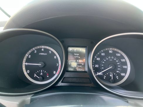 Used 2018 Hyundai Santa Fe SE FWD image 12