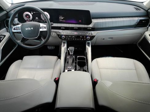 Used 2024 Kia Telluride SX w/ Towing Package image 3