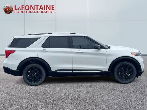 Certified 2022 Ford Explorer Limited AWD/4WD image 8