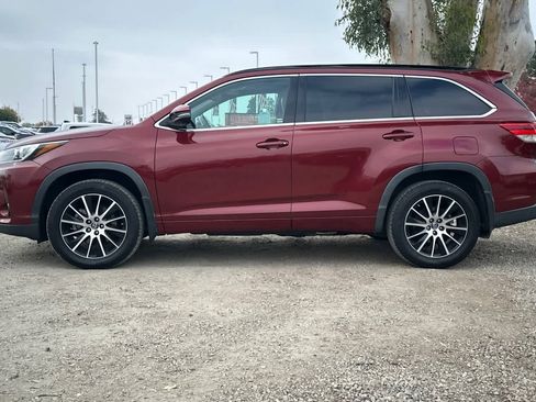 Used 2017 Toyota Highlander SE image 6