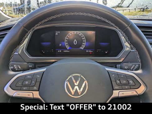 Used 2022 Volkswagen Tiguan SE w/ Panoramic Sunroof Package image 31