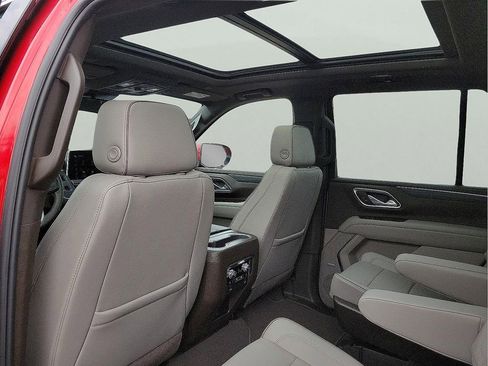 Used 2024 GMC Yukon SLT w/ SLT Luxury Package RWD image 12