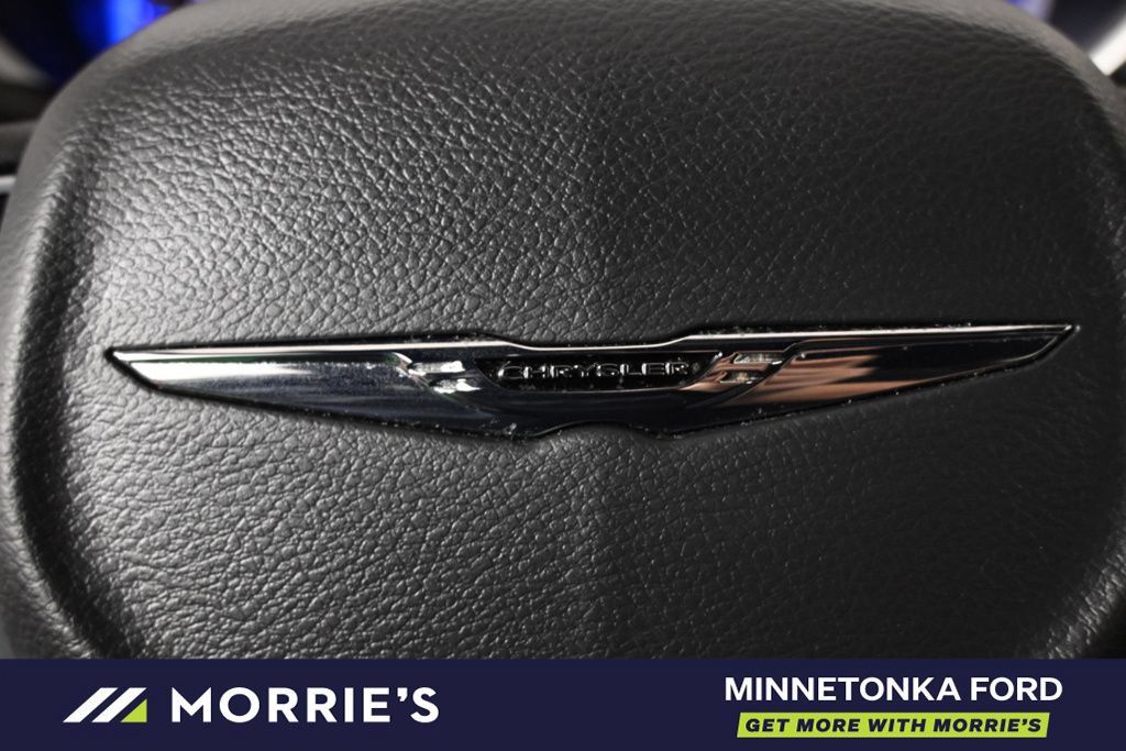 Used 2026 Chrysler Pacifica Select FWD image 38