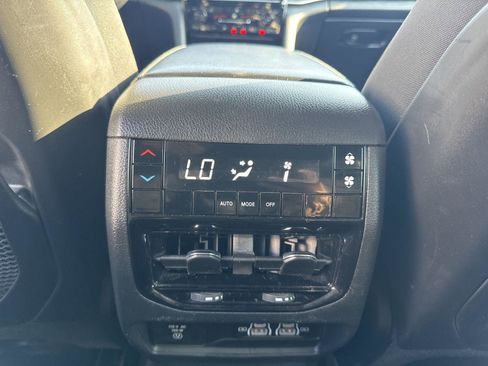 Used 2023 Jeep Grand Cherokee L Laredo AWD/4WD image 9