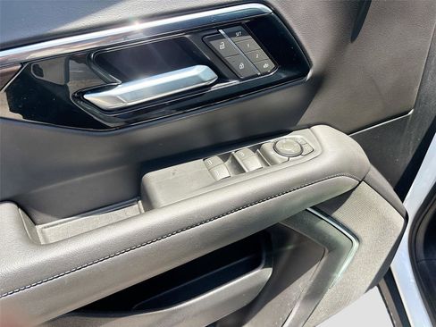Used 2025 Chevrolet Suburban Z71 AWD/4WD image 18