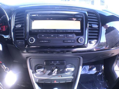 Used 2013 Volkswagen Beetle 2.5 image 17