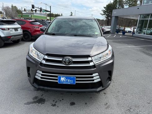 Used 2019 Toyota Highlander LE image 3