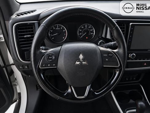 Used 2020 Mitsubishi Outlander SE FWD image 10