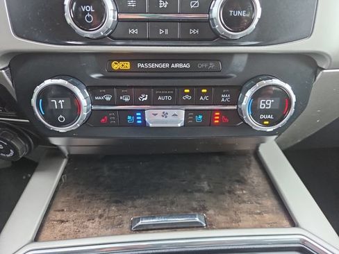 Used 2022 Ford F250 Lariat w/ Lariat Value Package AWD/4WD image 13