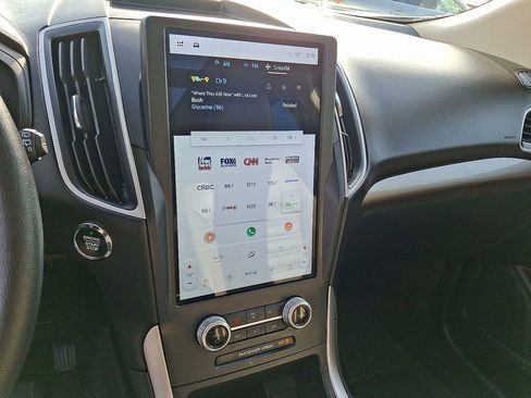 Used 2024 Ford Edge SEL w/ Convenience Package image 3