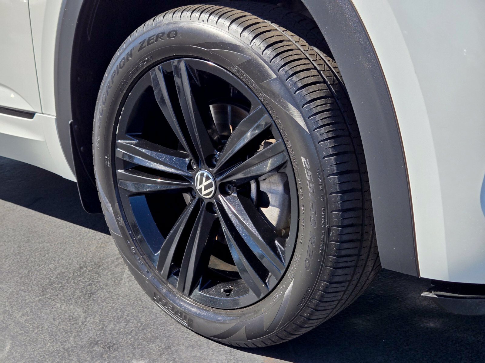 Used 2023 Volkswagen Atlas Cross Sport SEL R-Line AWD/4WD image 19