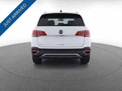 Used 2024 Volkswagen Taos SE image 3