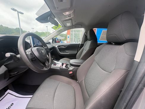 Used 2024 Toyota RAV4 XLE AWD/4WD image 11
