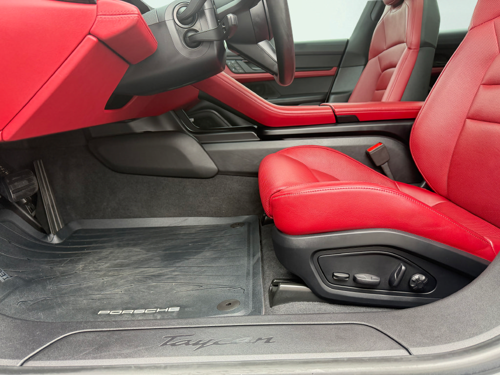 Used 2022 Porsche Taycan RWD image 28
