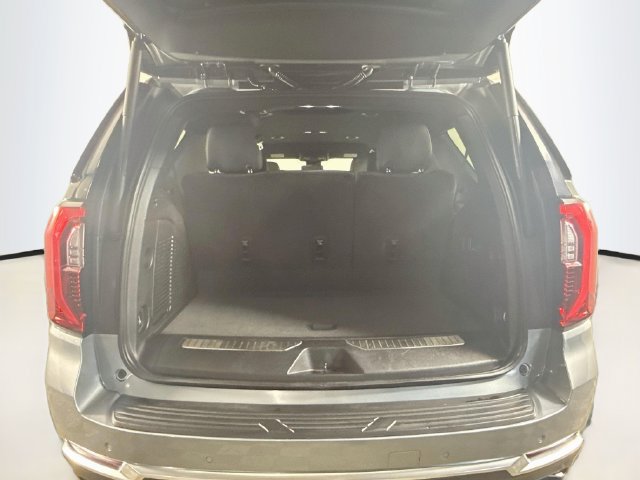 Used 2025 GMC Yukon Denali RWD image 34