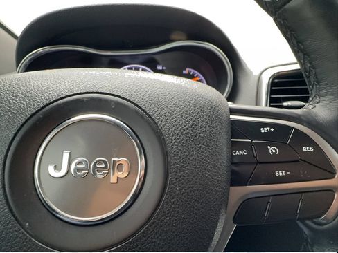 Used 2018 Jeep Grand Cherokee Laredo AWD/4WD image 33