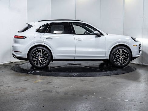Certified 2025 Porsche Cayenne AWD/4WD image 8