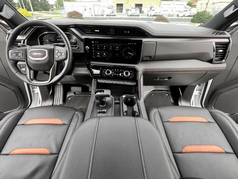 Used 2024 GMC Sierra 1500 AT4 w/ AT4 Preferred Package image 4